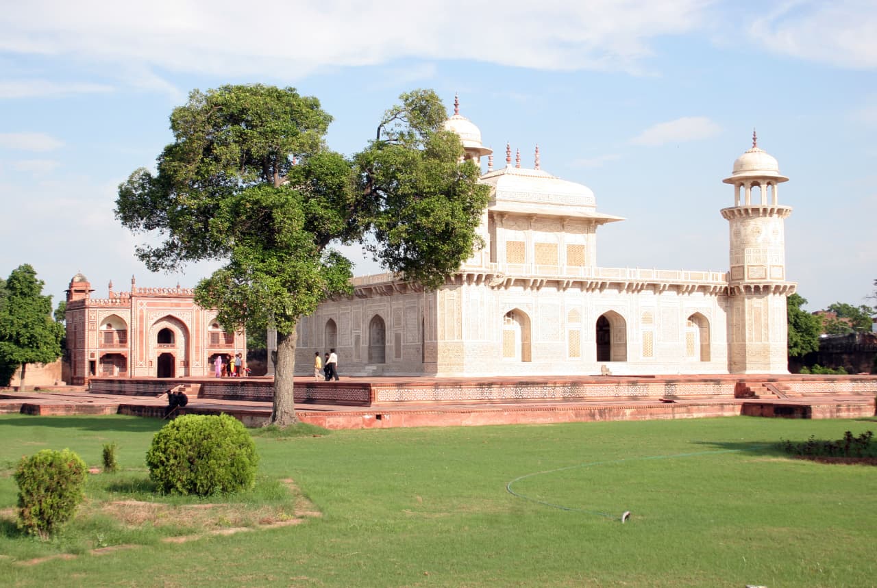 Itimad-ud-Daulah Türbesi